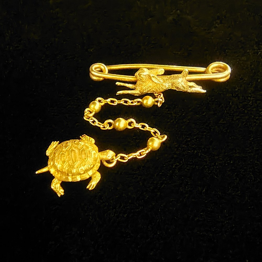 ブローチ ウサギとカメ 立体造形