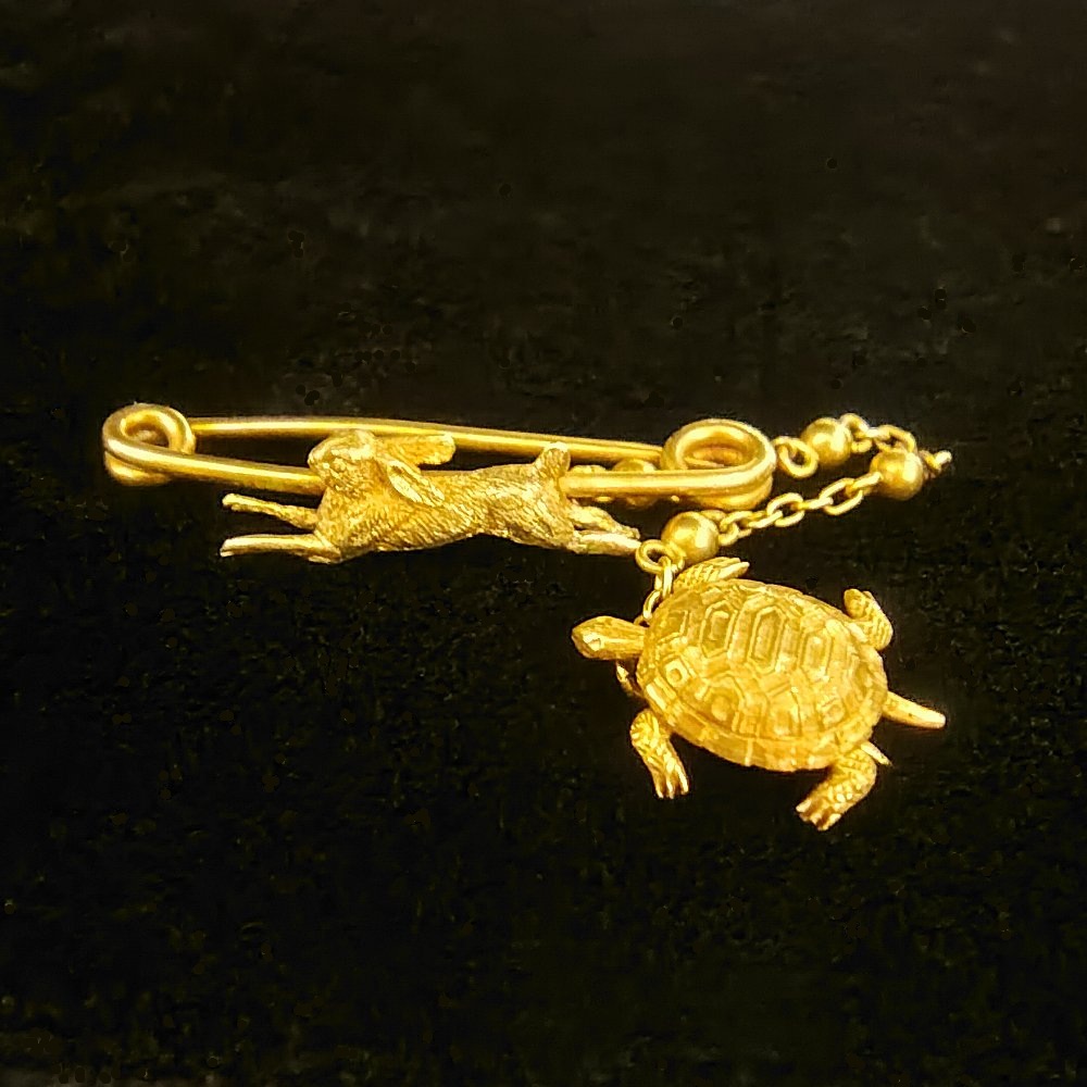 ブローチ ウサギとカメ 立体造形