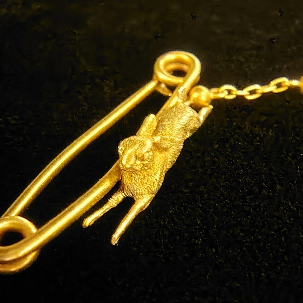 ブローチ ウサギとカメ 立体造形