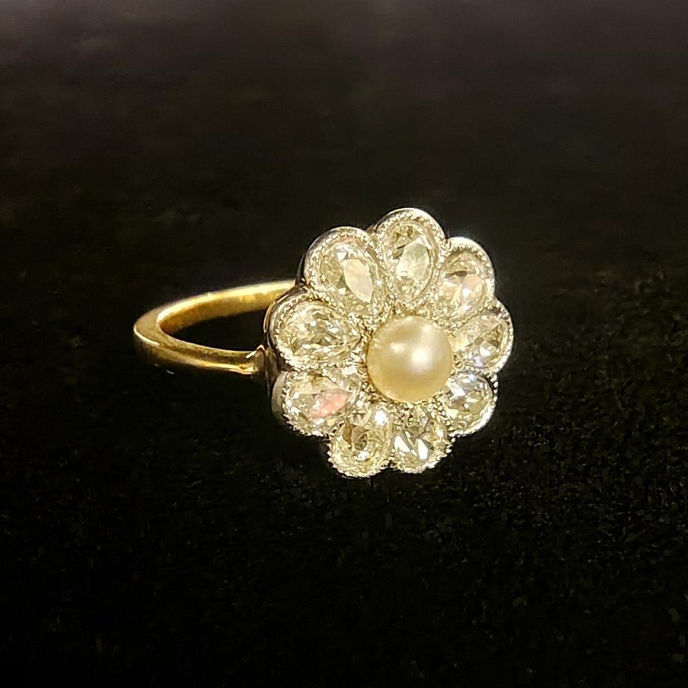 ペアシェイプダイヤモンドとパールのアンティークリング