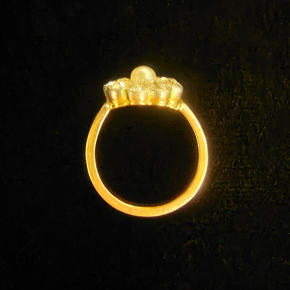 ペアシェイプダイヤモンドとパールのアンティークリング