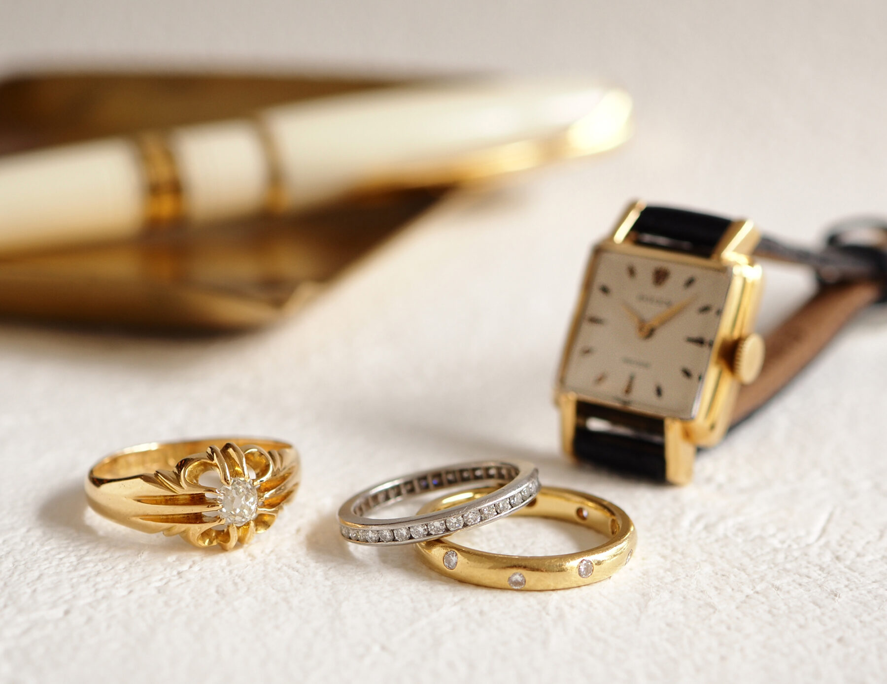 アンティークリングとアンティークロレックスのコーディネート