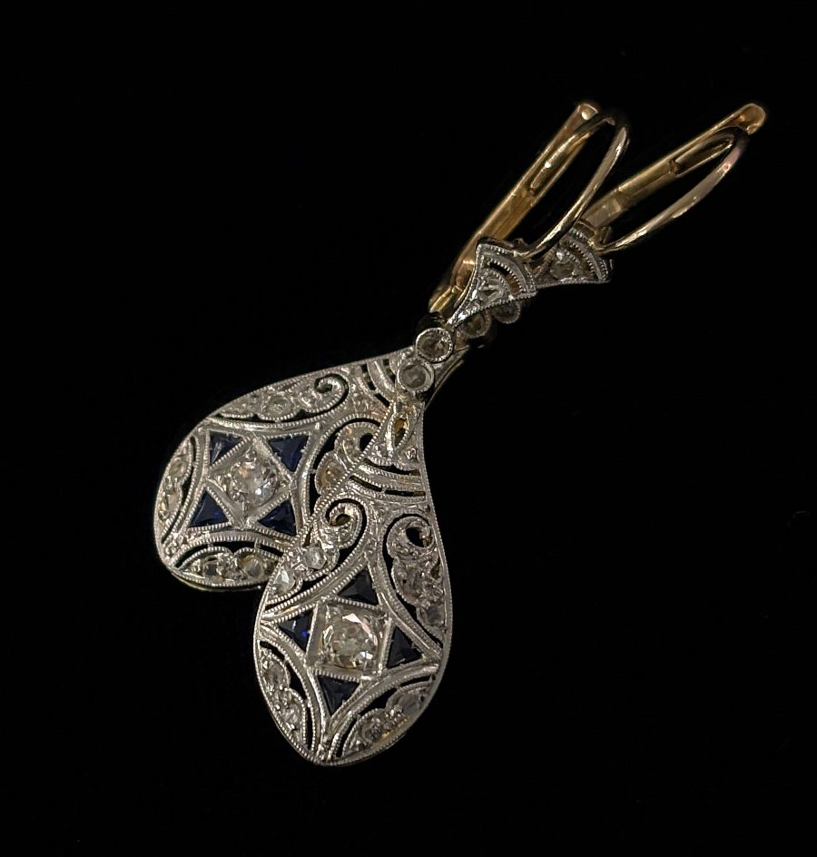 プラチナ、合成サファイア、ダイヤモンド、イヤリング