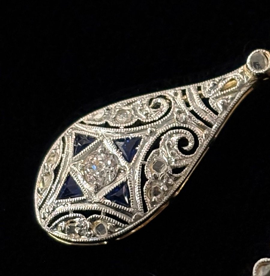 プラチナ、合成サファイア、ダイヤモンド、イヤリング