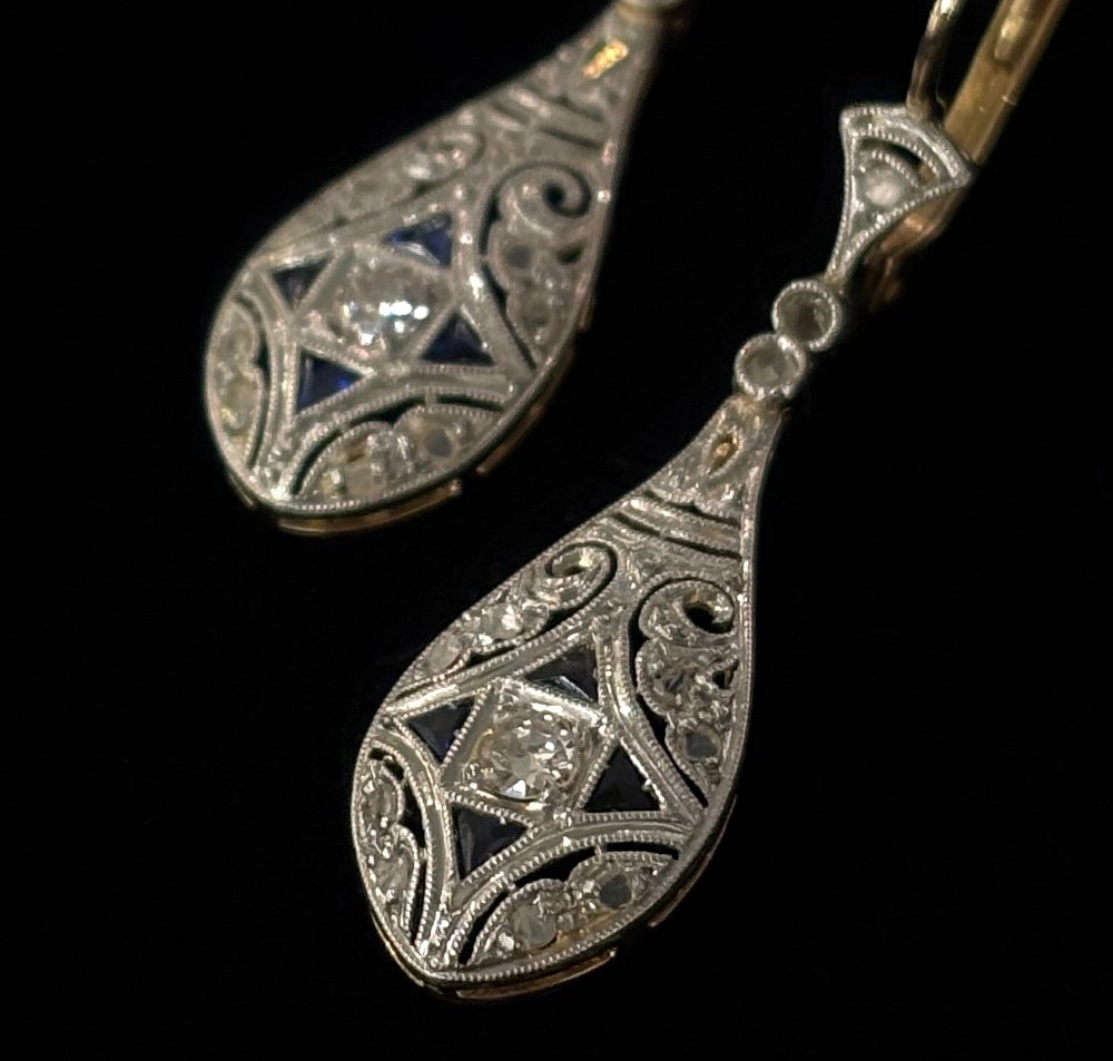 プラチナ、合成サファイア、ダイヤモンド、イヤリング